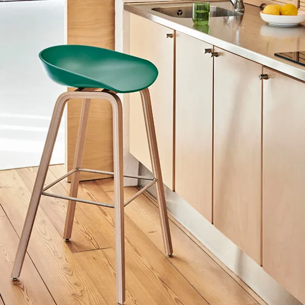 About A Stool AAS32 Barstol Svart Lackerad Ek