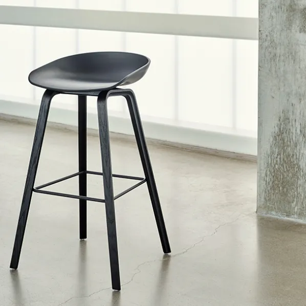 About A Stool AAS32 Barstol Svart Lackerad Ek