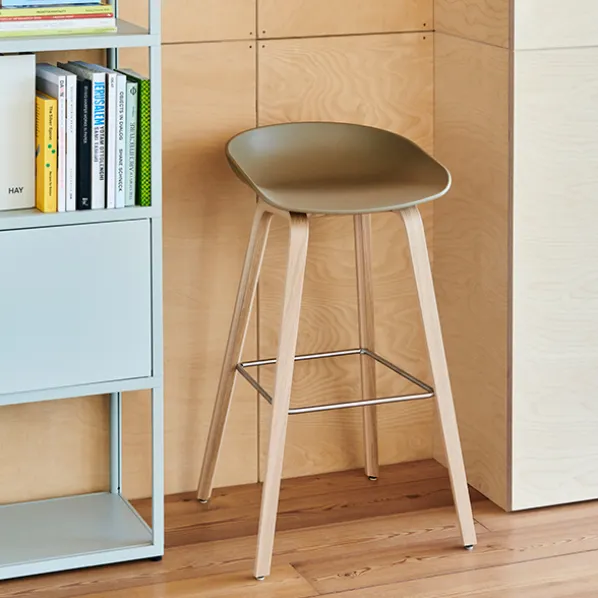 About A Stool AAS32 Barstol Svart Lackerad Ek