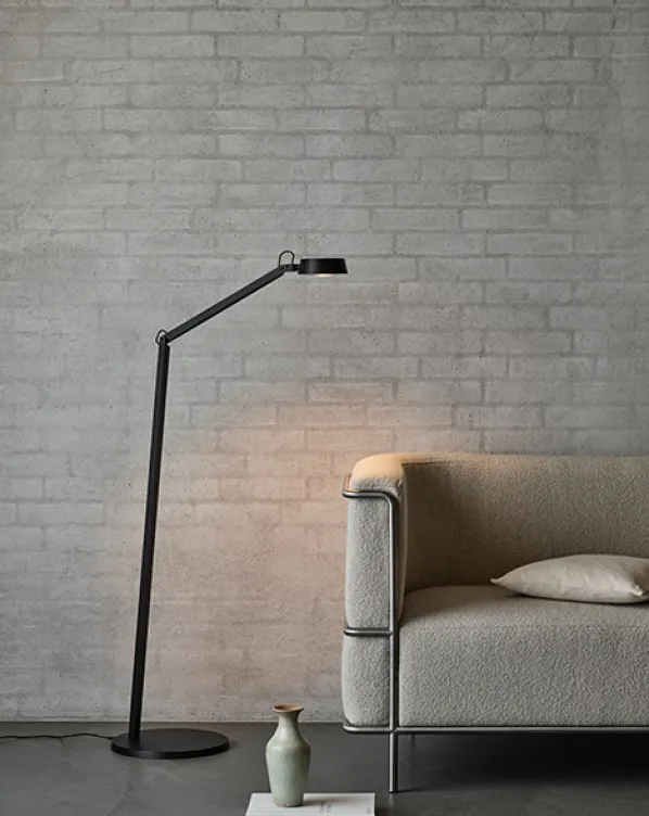 Dark F1 Golvlampa