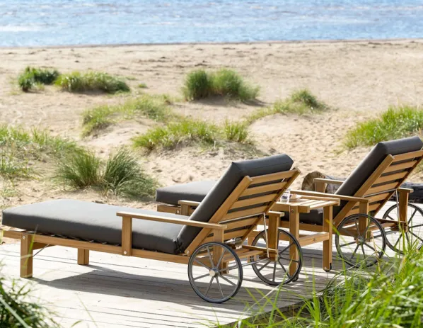 Fri Form Liggvagn Med Armstöd Teak