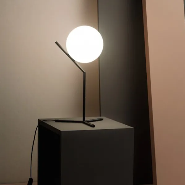 IC Lights T1 Bordslampa Svart