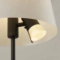 Kaksi Golvlampa