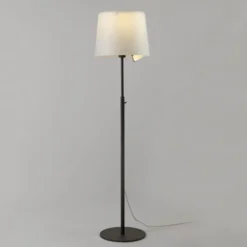 Kaksi Golvlampa