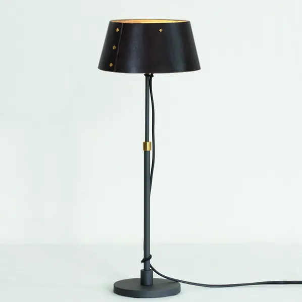 Karl 925 Bordslampa Läder Låg