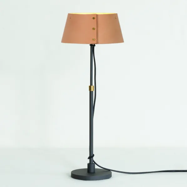Karl 925 Bordslampa Läder Låg