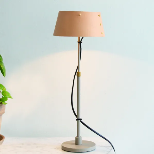 Karl 925 Bordslampa Läder Låg
