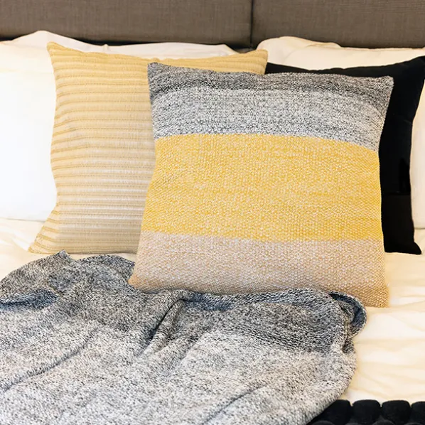 Knitted Stripes Kuddfordral Yellow