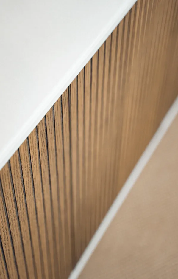 Line Burned Walnut Skänk
