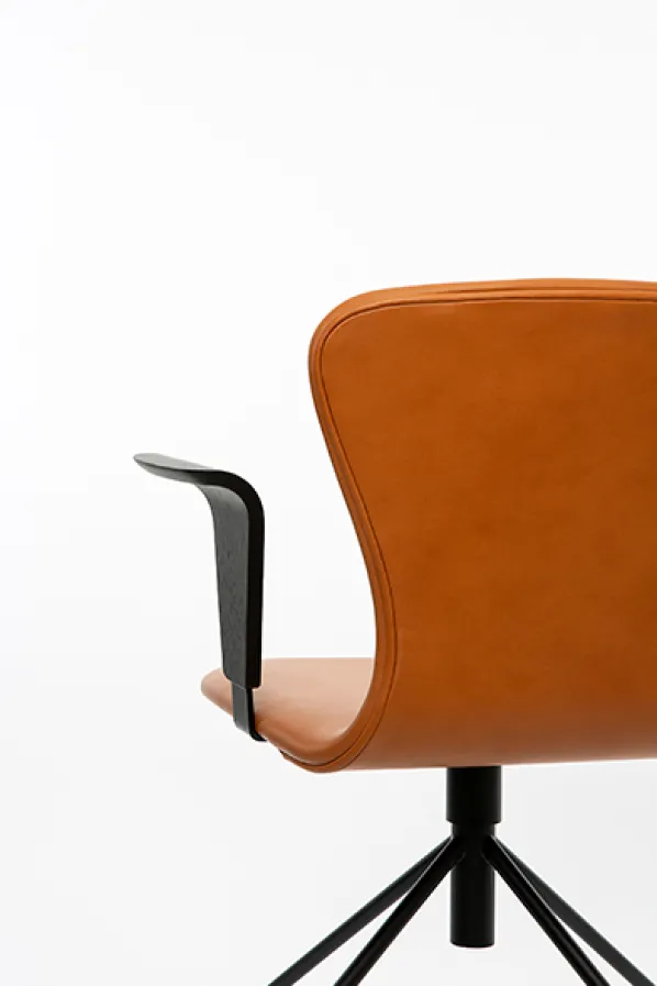 PLAYarm Chair Swing Karmstol Cognac