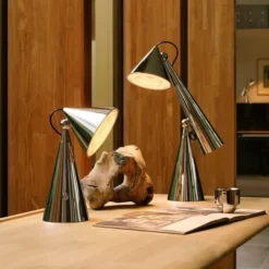 Pose Task Light Bordslampa