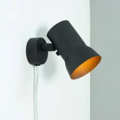 P 7 138 Vägglampa