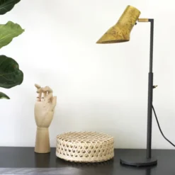 Q10 Bordslampa