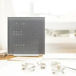 QlockTwo Earth 13,5 Akrylglas