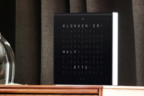QlockTwo Earth 13,5 Akrylglas