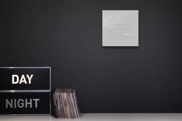 QlockTwo Earth 45 Rostfritt Stål