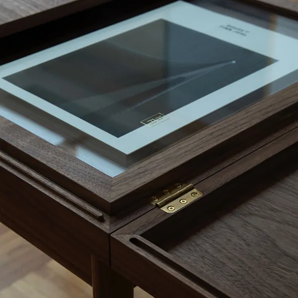 The Art Collectors Table Sidobord