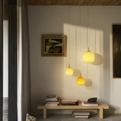VL45 Radiohus Pendel Taklampa Amber